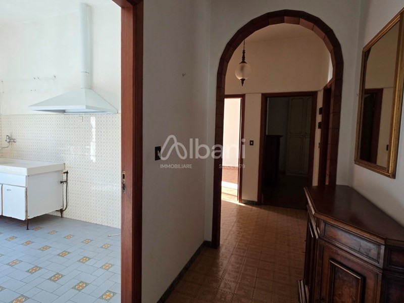 Appartamento in Vendita a Vezzano Ligure, 115'000€, 125 m²