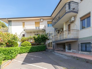 Appartamento in Affitto a Catania, 950€, 130 m²