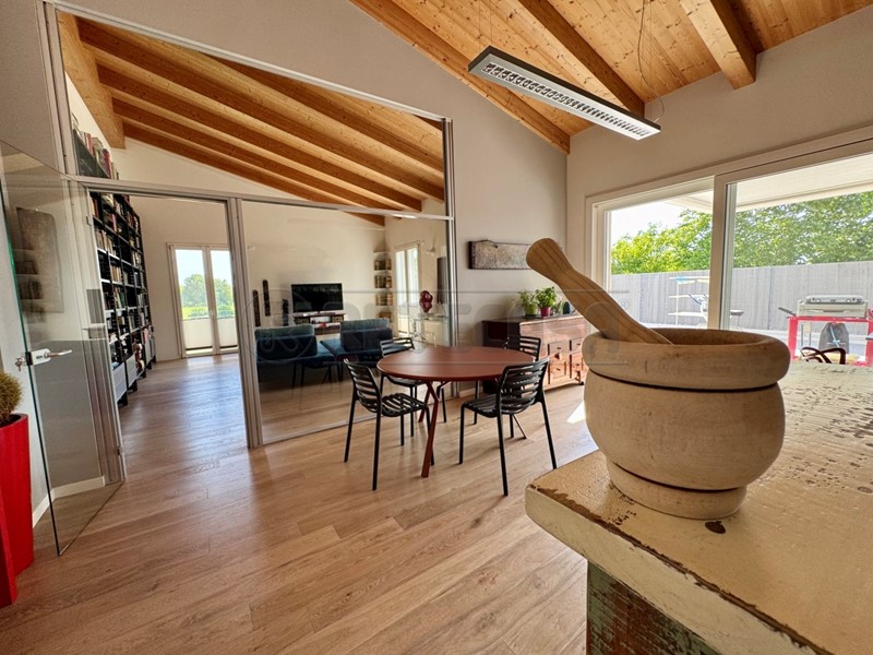 Casa Semi Indipendente in Vendita a Pozzoleone, 385'000&euro;, 225 m², con Box