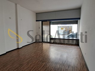 Capannone in Affitto a Cesano Maderno, zona Zona Stazione F.N.M., 500&euro;, 45 m²