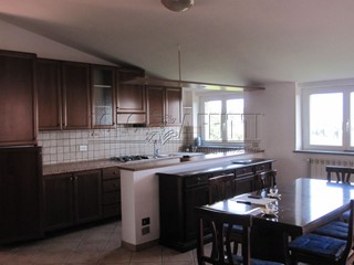 Appartamento in Affitto a Monte Porzio Catone, 800€, 160 m², arredato