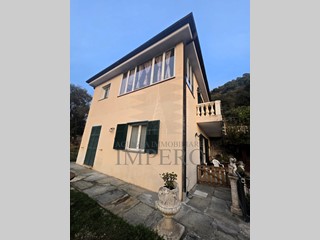 Casa Indipendente in Vendita a Vallecrosia, 470'000&euro;, 142 m², con Box