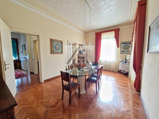 Casa Indipendente in Vendita a Lucca, zona Sant'Anna, 690'000&euro;, 300 m², con Box