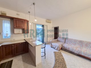 Trilocale in Vendita a Imperia, zona Porto Maurizio, 170'000€, 70 m², arredato