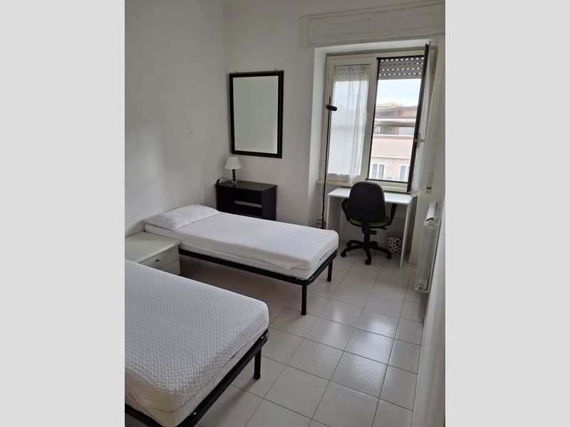 Appartamento in Affitto a Latina, zona VIA DON MOROSINI, 310€, 60 m², arredato