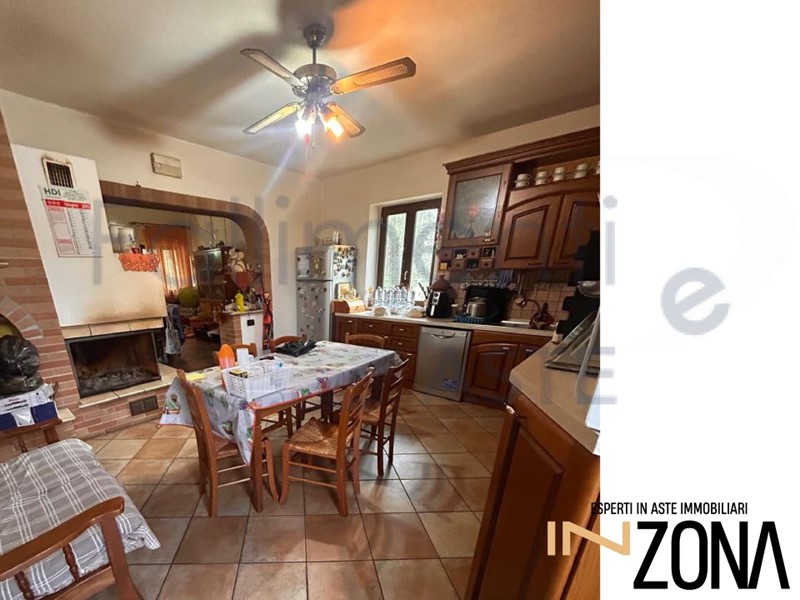 Quadrilocale in Vendita a Bellante, 64'688&euro;, 234 m²