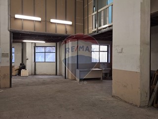 Immobile commerciale in Vendita a Catania, 140'000&euro;, 237 m²