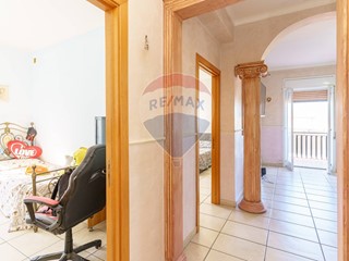 Quadrilocale in Vendita a Catania, 100'000€, 90 m²