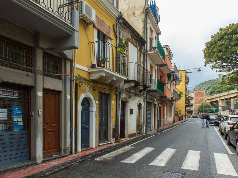 Appartamento in Vendita a Letojanni, 199'000&euro;, 150 m²