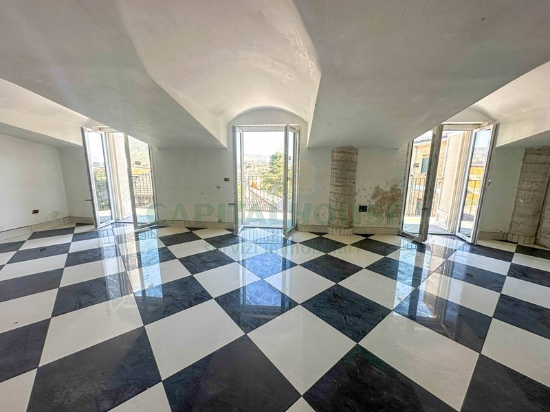 Attico in Vendita a San Prisco, 250'000&euro;, 132 m²