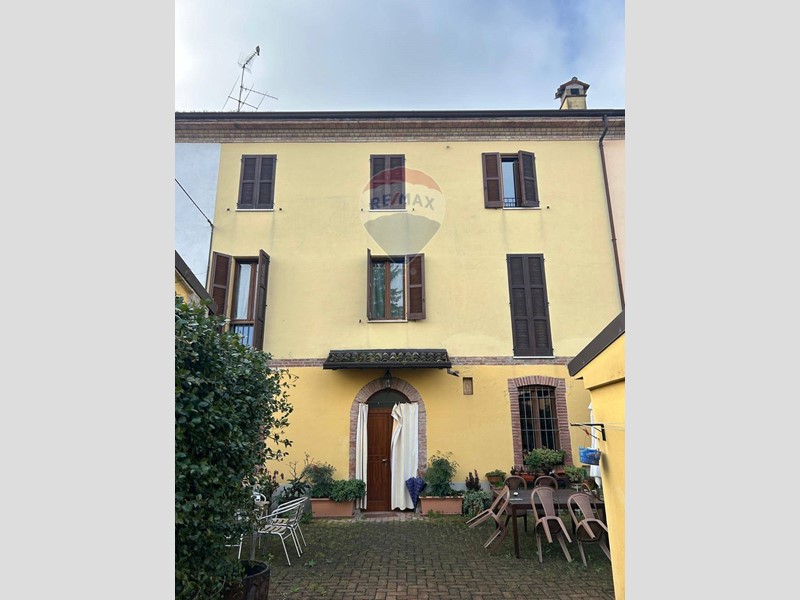 Casa Indipendente in Vendita a Canneto sull'Oglio, 170'000&euro;, 230 m²