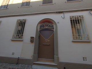 Trilocale in Affitto a Ferrara, 1'700€, 111 m²