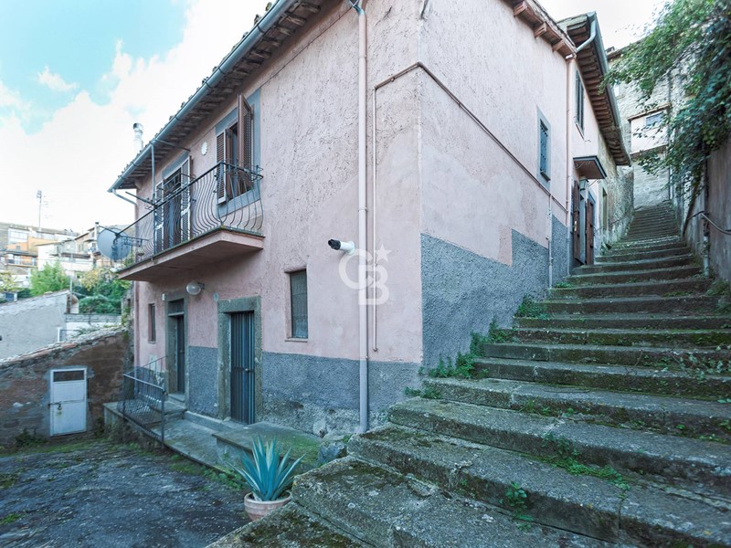 Trilocale in Vendita a Viterbo, 55'000€, 80 m²