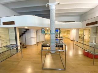 Immobile commerciale in Affitto a San Benedetto del Tronto, 1'200€, 145 m²