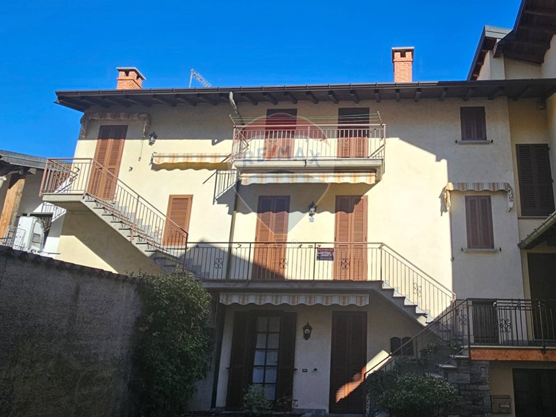 Appartamento in Vendita a Comerio, 140'000&euro;, 156 m²