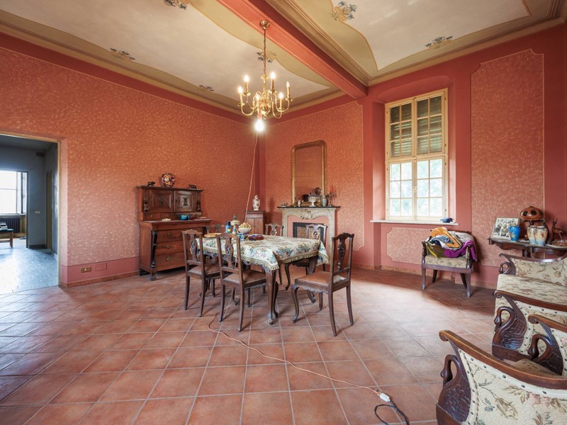 Villa in Vendita a Gassino Torinese, 450'000&euro;, 700 m², con Box