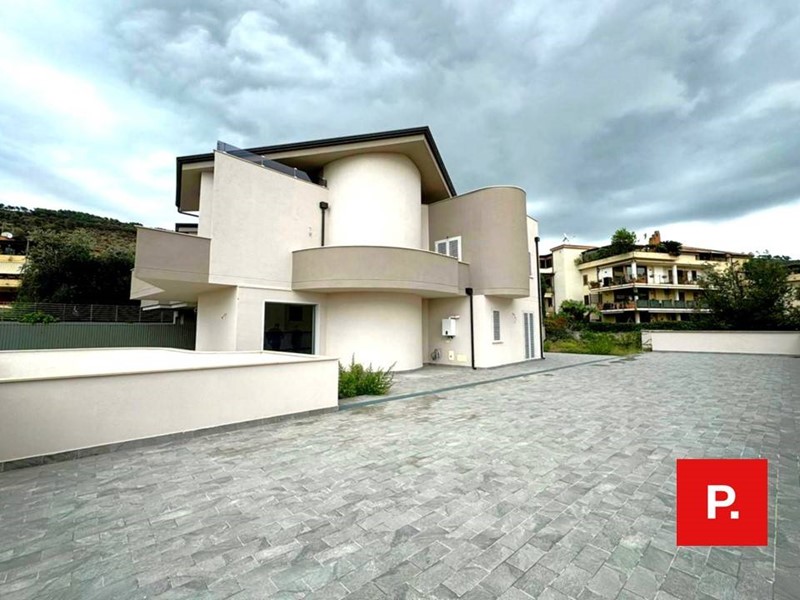 Villa in Affitto a Caserta, 2'500&euro;, 400 m²