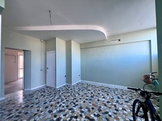 Immobile commerciale in Affitto a Camaiore, 2'200&euro;, 67 m²