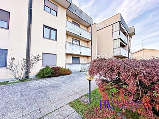 Quadrilocale in Vendita a Somma Lombardo, 160'000&euro;, 150 m²