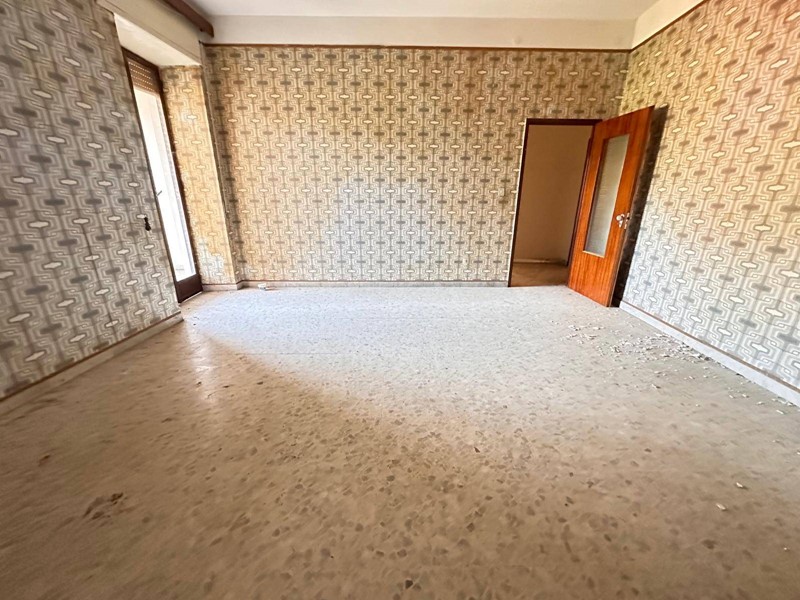 Trilocale in Vendita a Caserta, 55'000€, 110 m²