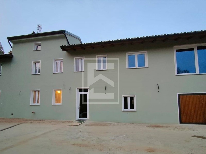 Casa Indipendente in Vendita a Montù Beccaria, 365'000&euro;, 250 m²