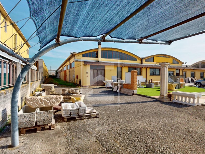 Capannone in Vendita a Marmirolo, 560'000&euro;, 2000 m²