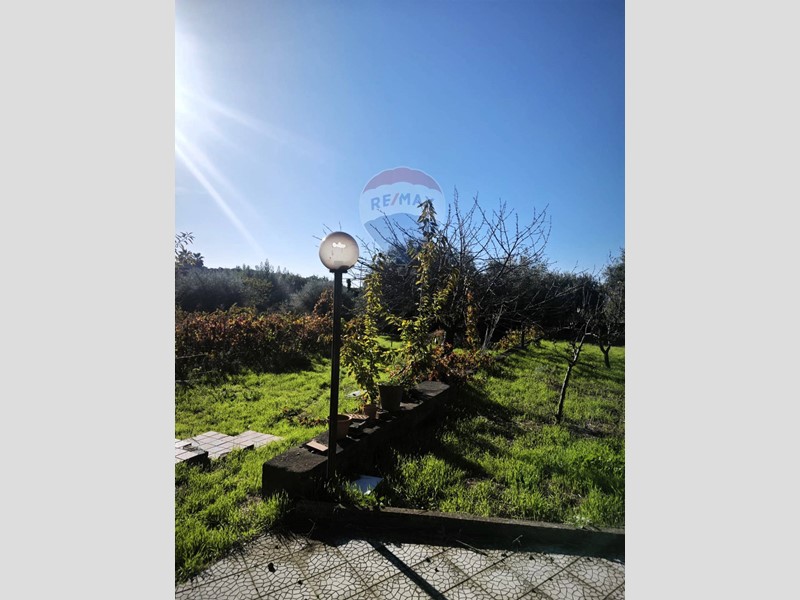 Casa Indipendente in Vendita a Ragalna, 200'000€, 140 m²