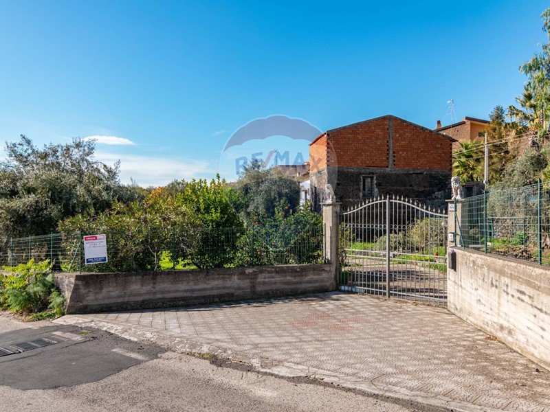 Casa Indipendente in Vendita a Ragalna, 200'000&euro;, 140 m²