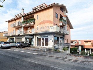 Immobile commerciale in Vendita a Monterotondo, 200'000&euro;, 118 m²
