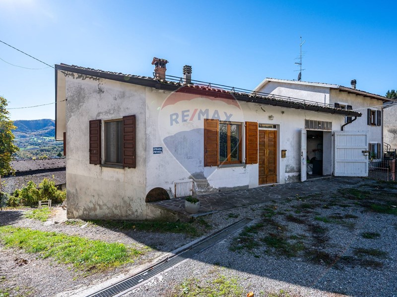 Attività commerciale in Vendita a Neviano degli Arduini, 520'000&euro;, 280000 m²