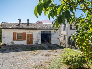 Attività commerciale in Vendita a Neviano degli Arduini, 520'000&euro;, 280000 m²