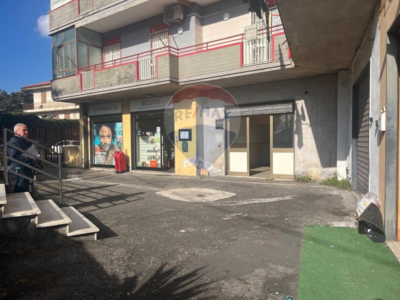 Immobile commerciale in Affitto a Misterbianco, 550€, 60 m²