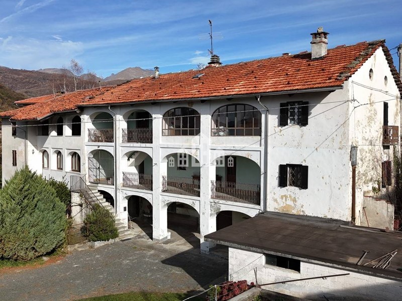 Casa Indipendente in Vendita a Val di Chy, 59'000&euro;, 160 m²