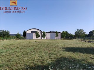 Capannone in Vendita a Gradisca d'Isonzo, 140'000€, 1250 m²
