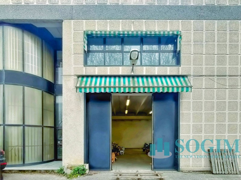 Capannone in Affitto a Opera, 1'900€, 400 m²