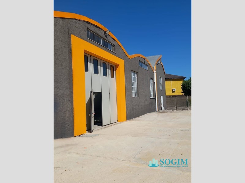 Capannone in Vendita a Abbiategrasso, 450'000&euro;, 1020 m²