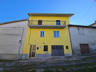 Casa Indipendente in Vendita a Tornimparte, 58'000€, 140 m²