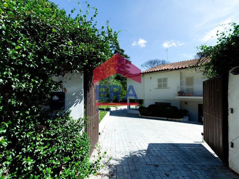 Villetta a schiera in Vendita a Roma, 590'000&euro;, 278 m²