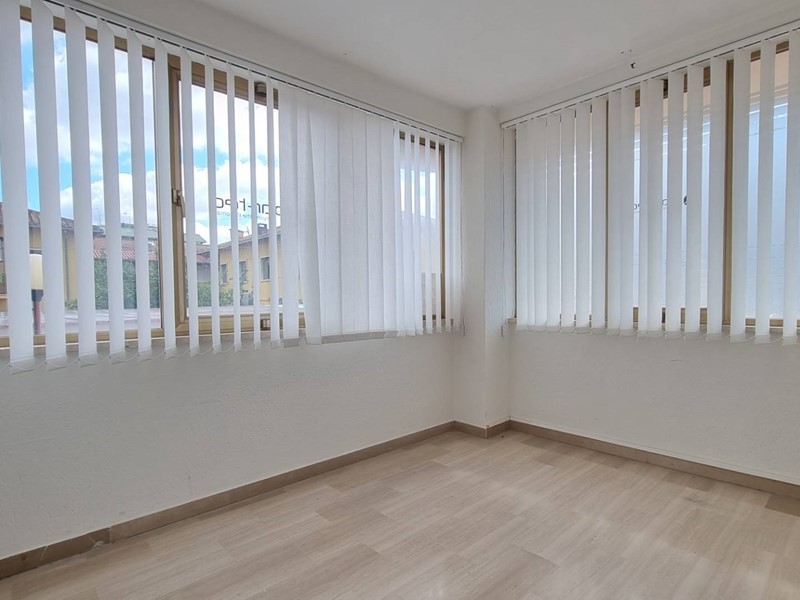 Ufficio in Vendita a Pomezia, 180'000€, 90 m²