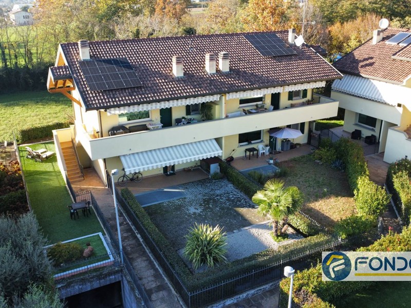 Trilocale in Vendita a Castelli Calepio, 135 m²