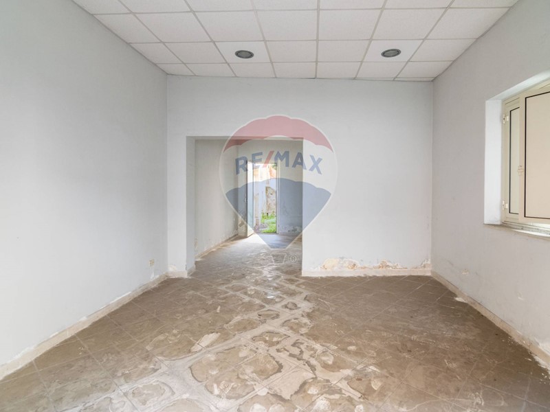 Immobile commerciale in Vendita a San Giovanni la Punta, 58'000&euro;, 41 m²