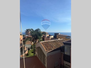 Appartamento in Vendita a Acireale, 155'000€, 193 m²