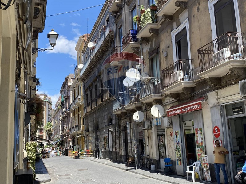 Immobile commerciale in Vendita a Catania, 180'000&euro;, 90 m²