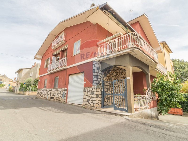 Appartamento in Vendita a Canino, 158'000&euro;, 161 m²