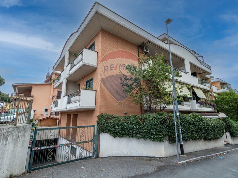 Attico in Vendita a Roma, 170'000€, 70 m²