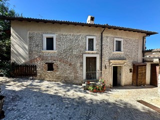 Rustico in Vendita a L'Aquila, 680'000&euro;, 160 m²