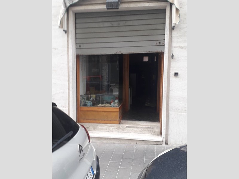 Immobile commerciale in Vendita a Chieti, 60'000&euro;, 53 m²