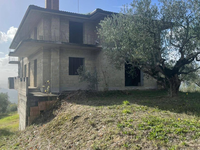 Casa Indipendente in Vendita a Paduli, 74'000&euro;, 250 m²