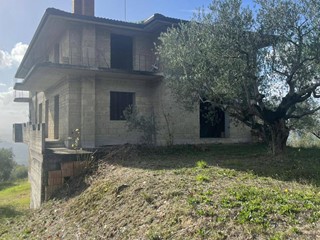 Casa Indipendente in Vendita a Paduli, 74'000&euro;, 250 m²
