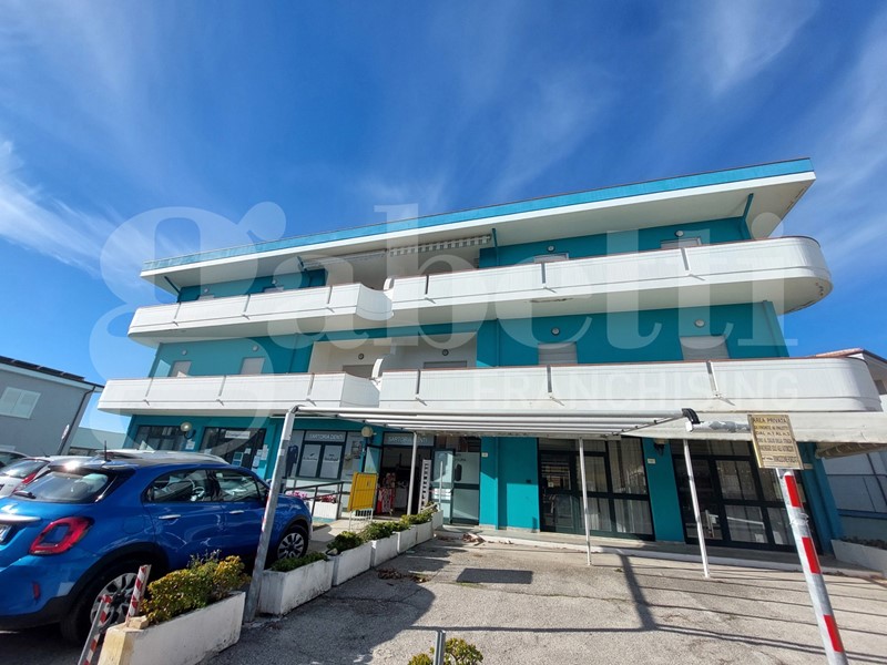 Ufficio in Vendita a Nereto, 270'000&euro;, 333 m²